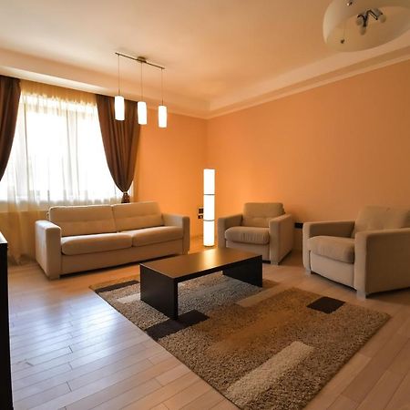 דירות בראשוב Db Apt - Comfort And Space In The Heart Of Old Town מראה חיצוני תמונה
